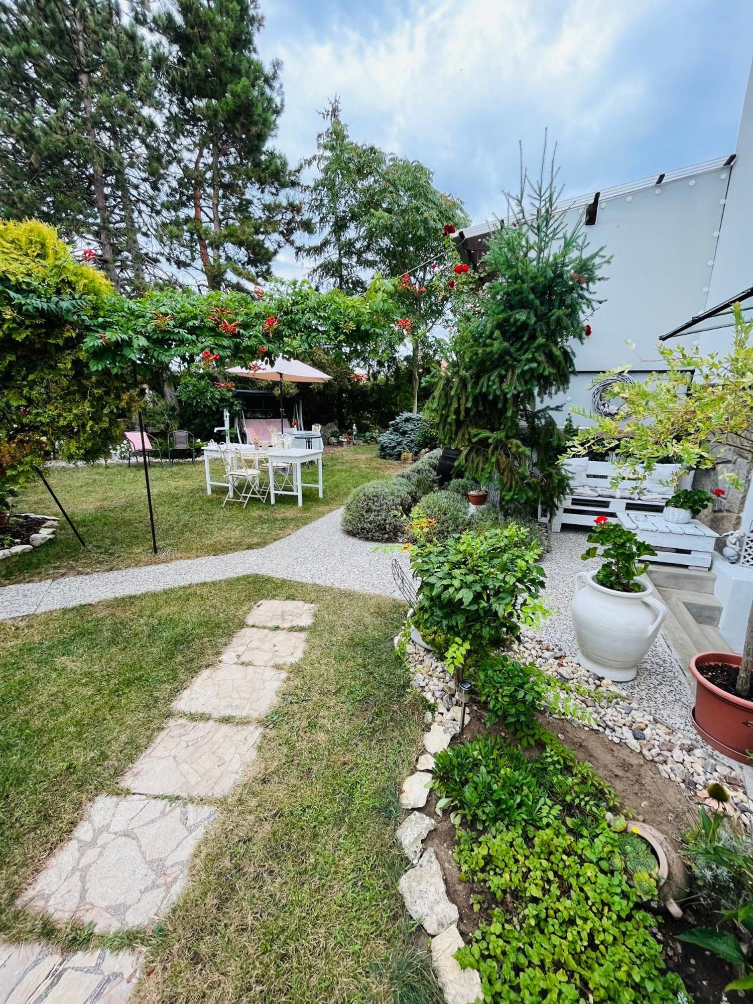 Relaxační studio VERA s UBYTOVÁNÍM Valtice Exterior foto