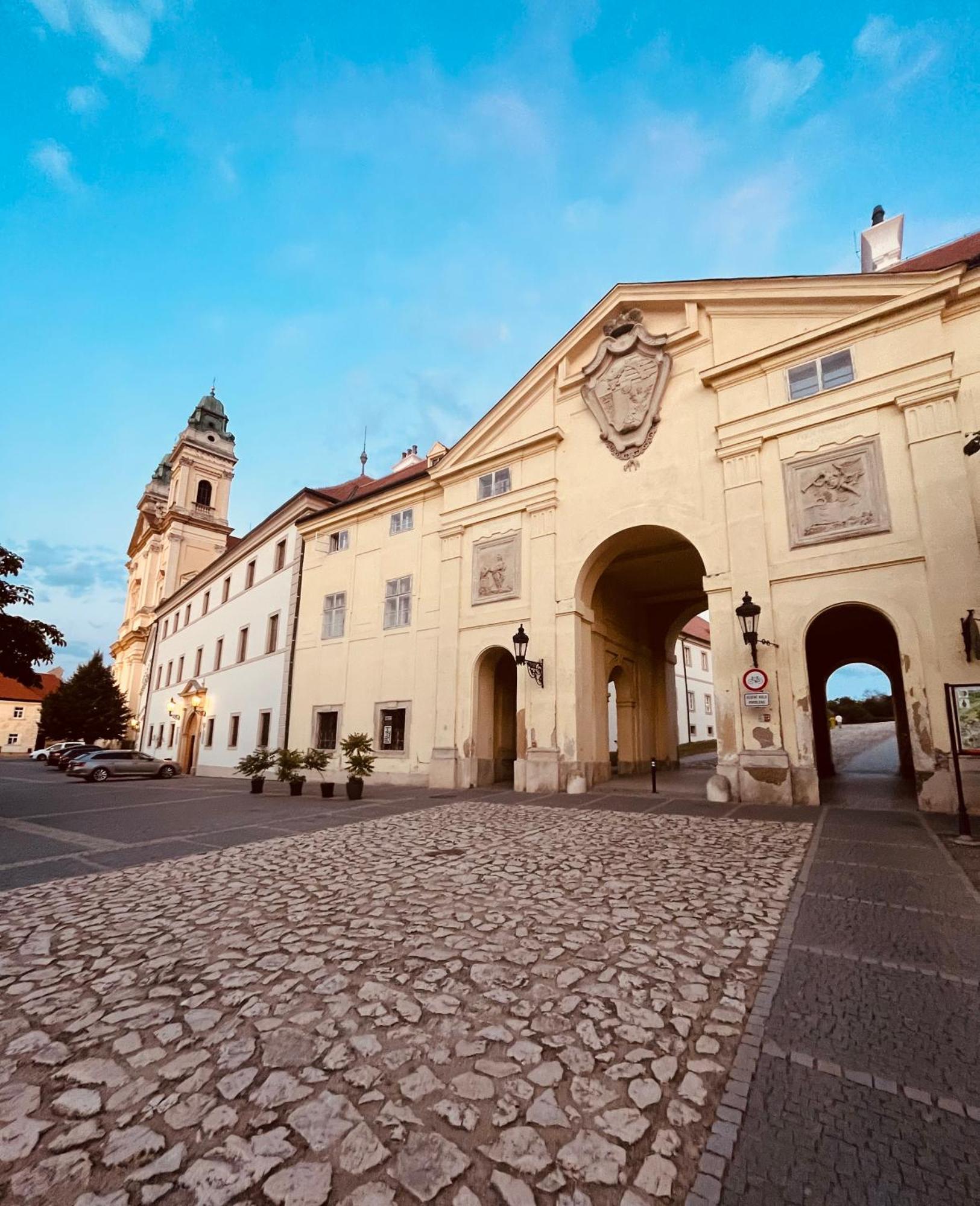 Relaxační studio VERA s UBYTOVÁNÍM Valtice Exterior foto